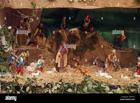 A Christmas Nativity scene in Italy Stock Photo - Alamy