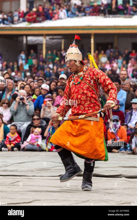 LEH, INDIA - SEPTEMBER 08, 2012: Dancers in traditional Ladakhi Tibetan ...