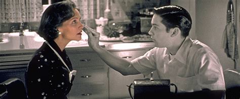 Pleasantville Movie Review & Film Summary (1998) | Roger Ebert