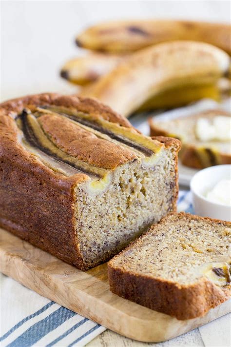 The Best Sour Cream Banana Bread - Freutcake