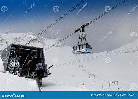 Zugspitze Glacier Cable Car - Cablecar Station Editorial Image - Image of cross, ferry: 30529380