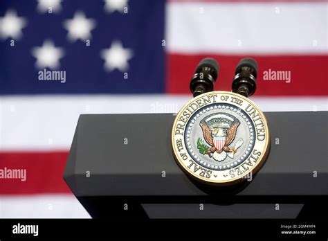 Presidential seal oval office, podium hi-res stock photography and ...