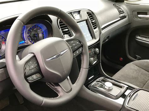 2020 Chrysler 300: 241 Interior Photos | U.S. News