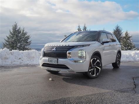 2023 Mitsubishi Outlander Plug-in Hybrid | The Epoch Times