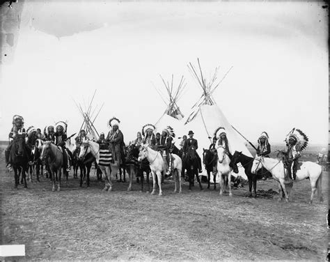 File:Columbia Plateau Native Americans on horses 1908 Benjamin Gifford.jpg - Wikimedia Commons