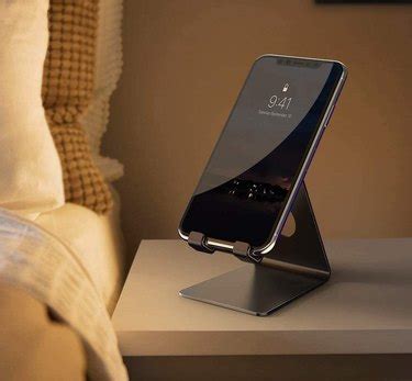 6 Phone Stands That Will Up Your Facetime, Zoom, and Charging Game | Hunker