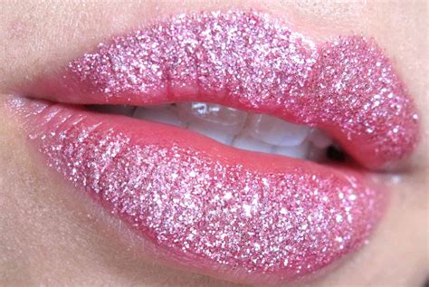 Sparkling Charm: Tutorials for Irresistible Glitter Lips