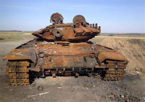 Destroyed russian T-72, Ukraine [535x378] : MilitaryPorn