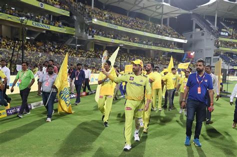 IPL 2023: WATCH - MS Dhoni and CSK team members express gratitude towards fans with lap of ...