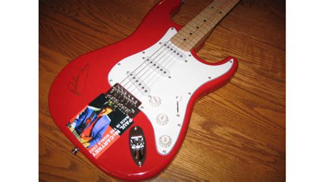 Paul McCartney Signed Guitar | J10 | Chicago 2015