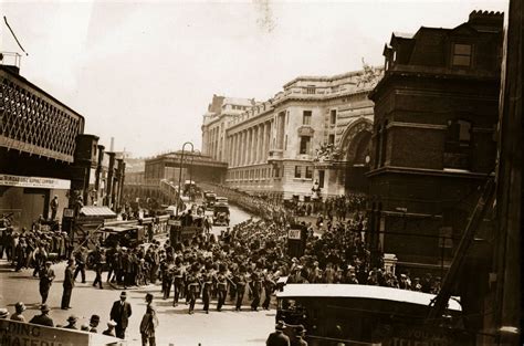 London Waterloo Station in Pictures - Flashbak