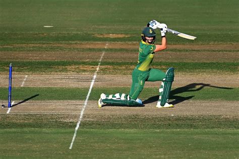 Laura Wolvaardt plays a cover-drive | ESPNcricinfo.com