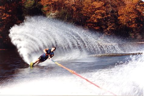 Slalom Water Ski