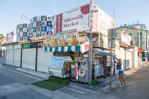 Venice Beach Boardwalk Shops, Los Angeles, CA – Stock Editorial Photo ...