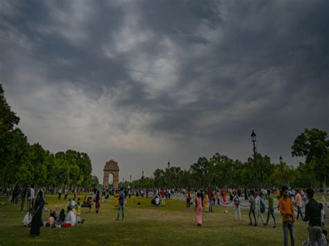 IMD Monsoon Delhi Rain Updates Clouds gathering Delhi-NCR Mausam Vibhag ...