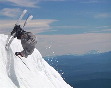 Style for days in Torin Yater-Wallace's self-edit "Hood & Stuff" - FREESKIER