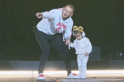 Kane Brown Brings 2-Year-Old Daughter Onstage During Tour Practice