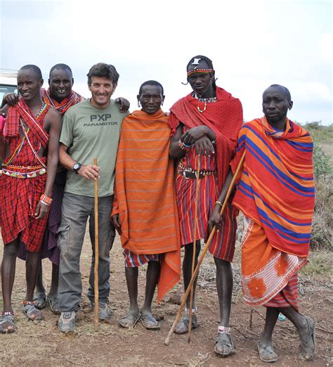 César Maldonado con la tribu Masai - Almeria is Different