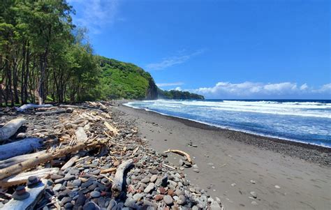 Pololu Beach & Lookout, Kapaau - Hawaii Beaches