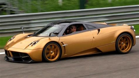 Pagani Huayra Close Fly By & Accelerations On Track - YouTube