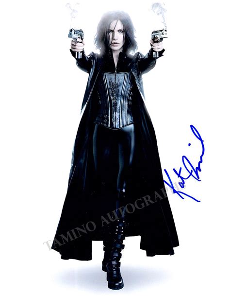 Kate Beckinsale Autograph Signed Photo in Underworld – Tamino Autographs