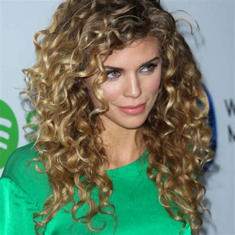 Curly Hairstyles: These Haircuts for Curly Hair Will Put Your Wild Mane ...