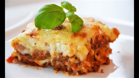 lasagna bolognese with bechamel sauce