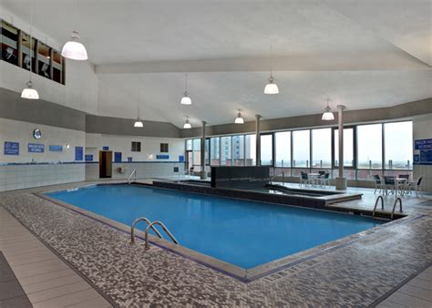 Pool Area & Fitness Centre | Embassy Suites Niagara Falls