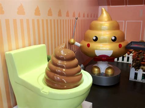 Chaos and Kanji: Modern Toilet Restaurant in Taipei: Eating from a Toilet... on a Toilet