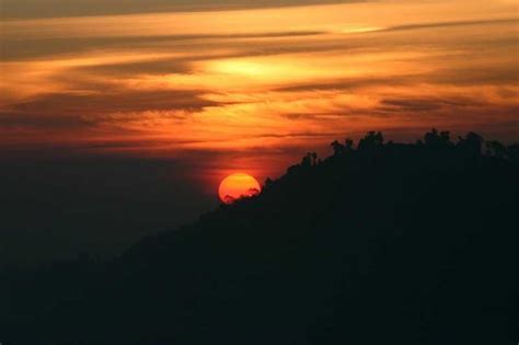 Tiger Hill Darjeeling - Sunrise, Weather, Pictures - Holidify