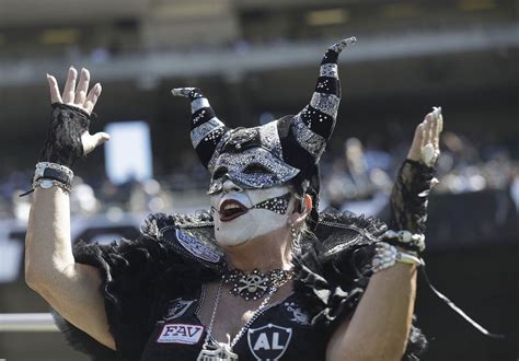 NFL fans show their team spirit during week two of the season (photos) - oregonlive.com