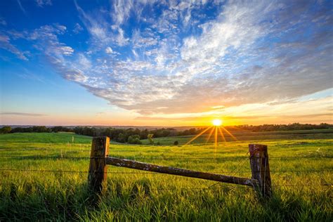 Iowa Landscape Madison County Rolling Hills Countryside Fields Wooden ...