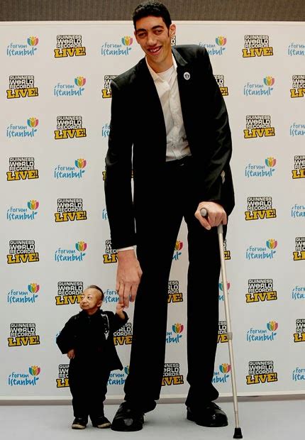 kmhouseindia: World's Shortest Man,He Pingping(China)measures 2 feet, 5 ...