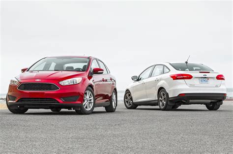 2016 Ford Focus SE EcoBoost I-3 First Test: Driving the Manual and Auto