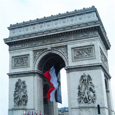 Arc de Triomphe: 22 Facts & history of the famous roundabout