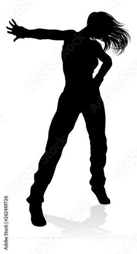 A woman street dance hip hop dancer in silhouette | Silhouette danseuse, Dessins faciles, Danseuse