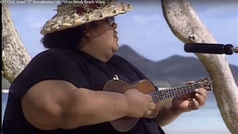 Watch Iz Kamakawiwo’ole Perform ‘White Sandy Beach of Hawaii’ – Ukulele