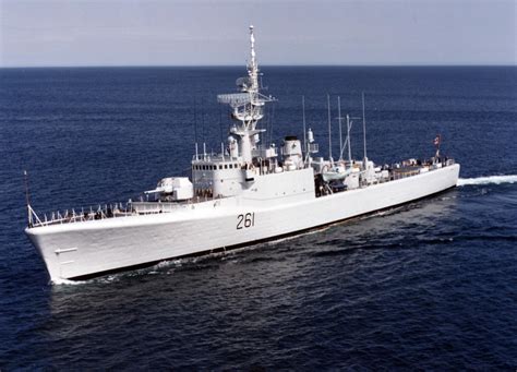 HMCS MACKENZIE | Ships of the Royal Canadian Navy