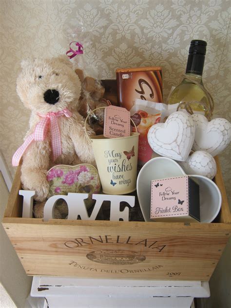 Personalised Birthday Hamper www.chic-dreams.co.uk | Birthday hampers, Mother birthday gifts ...