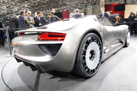 Porsche 918 Spyder concept fully revealed