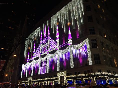 Light show at Saks Fifth Avenue‌ in NYC • HOUSE OF WEND