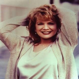 Vikki Carr Songs MP3 Download, New Songs & Albums | Boomplay