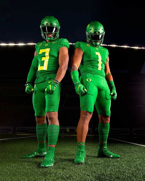 2021 Oregon Football Uniforms — UNISWAG in 2024 | Oregon football, Football uniforms, College ...