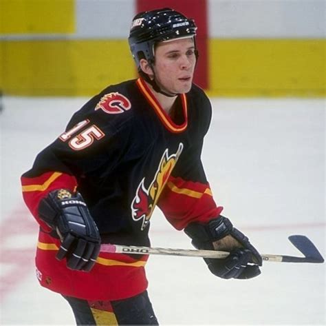 Martin St Louis | Nhl hockey players, Calgary flames, Nhl players