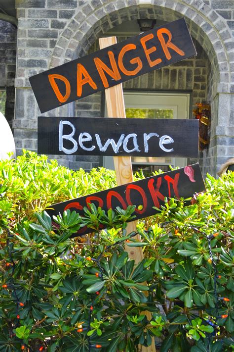 Halloween Yard Sign - Mommiedom