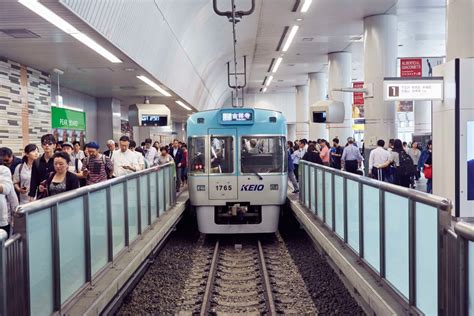 Tokyo Metro Offers Free Food to Commuters Taking Earlier Trains