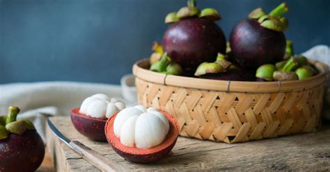 11 Health Benefits of Mangosteen (And How to Eat It)