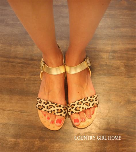 COUNTRY GIRL HOME : DIY Animal Print Sandals