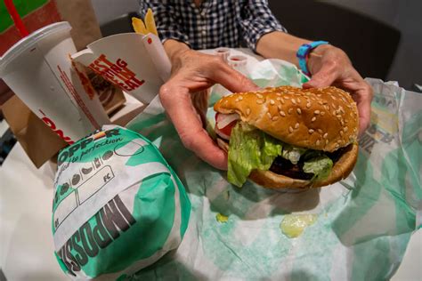 Burger King Lawsuit 2019: Is the 'Impossible Whopper' Really Vegan ...