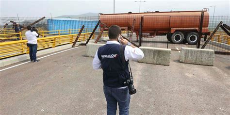 Venezuela Military Barricades Bridge in Attempt to Block Aid - Business ...